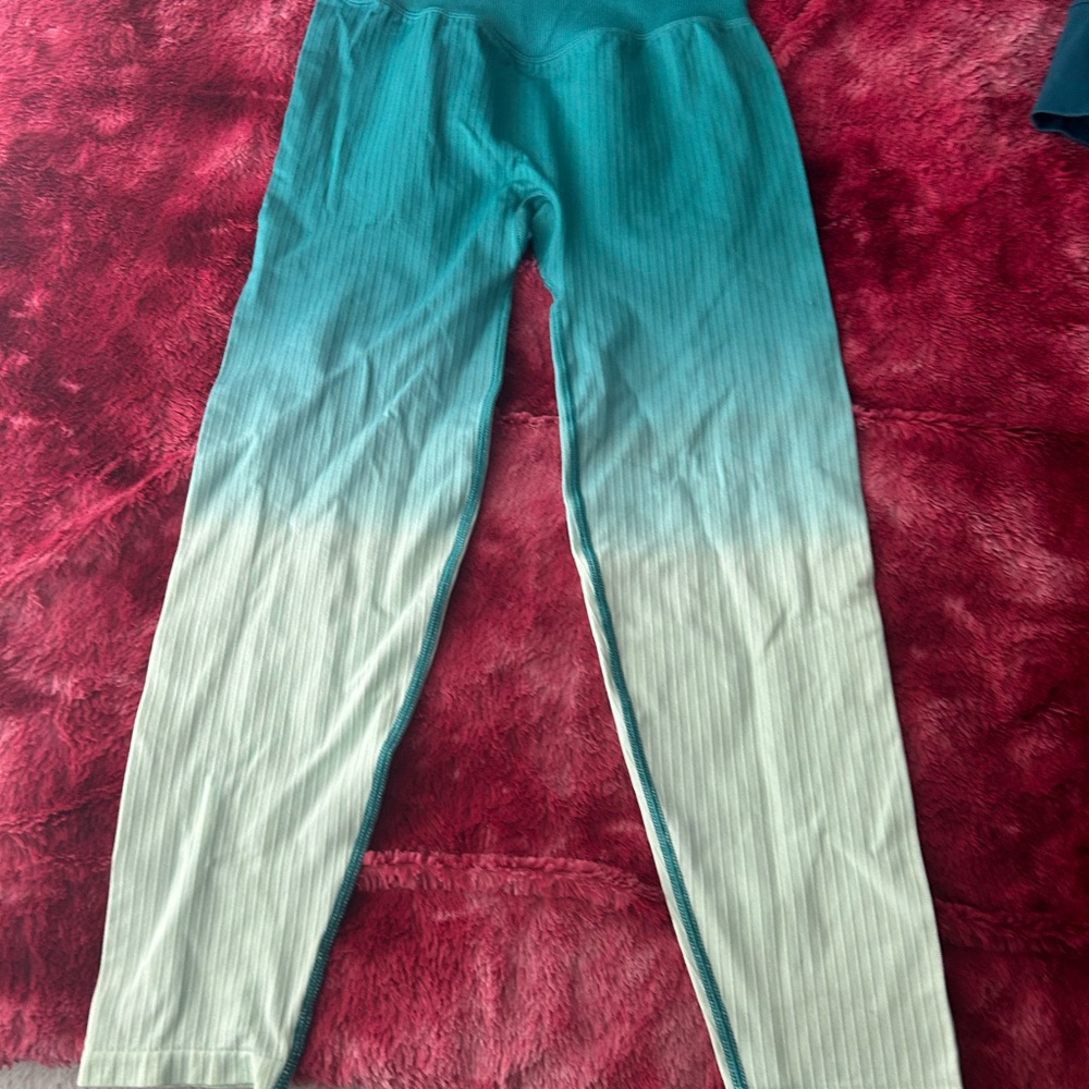 PINK Victoria's Secret teal and light blue Ombré Leggings - Picture 4 of 8